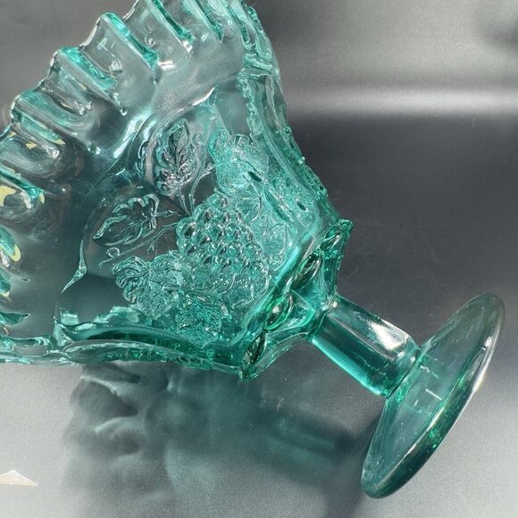 Westmoreland Laurel Green Paneled Grape Pedestal Compote Bowl Dish Wavy Edges - Picture 5 of 14